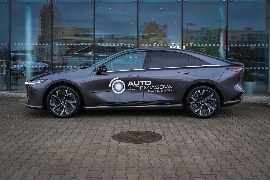 Mazda 6e