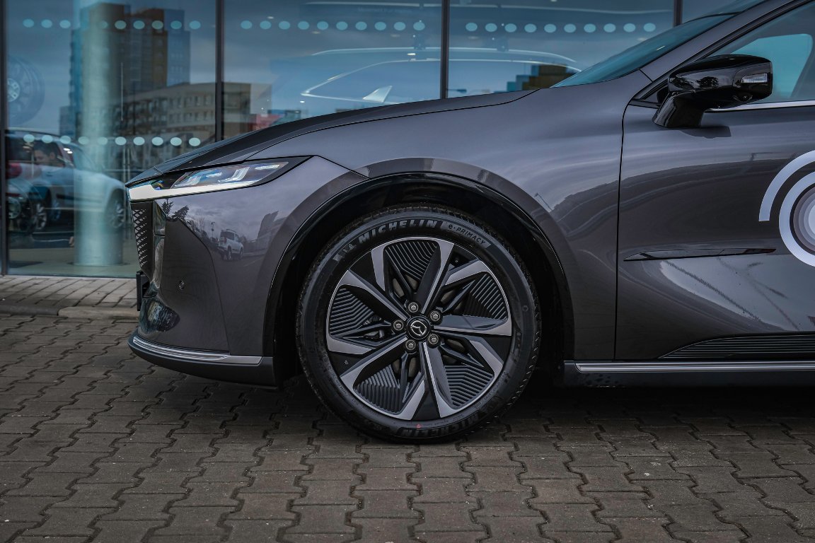 Mazda 6e