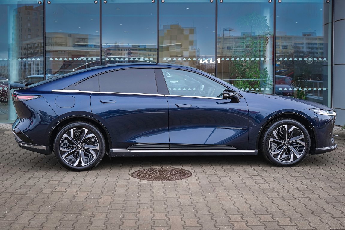 Mazda 6e